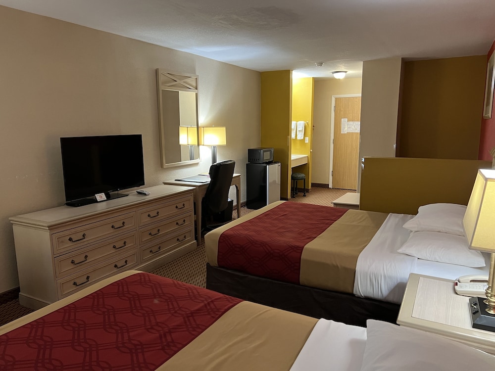 Suite, Multiple Beds, Non Smoking (Efficiency) photo 2