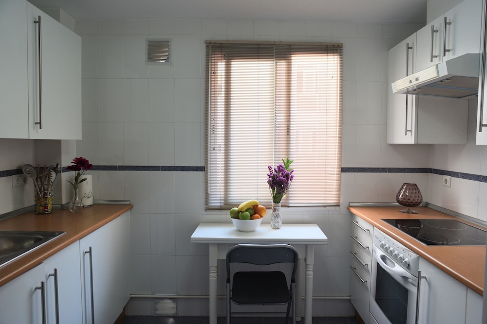 Standard Room, 1 King Bed, Non Smoking, Kitchenette (with Sofabed) - Photo 1
