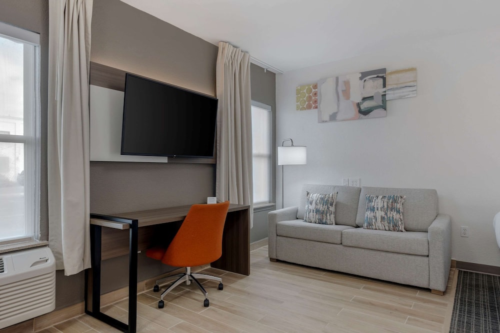 Suite, Multiple Beds, Non Smoking - Photo 6