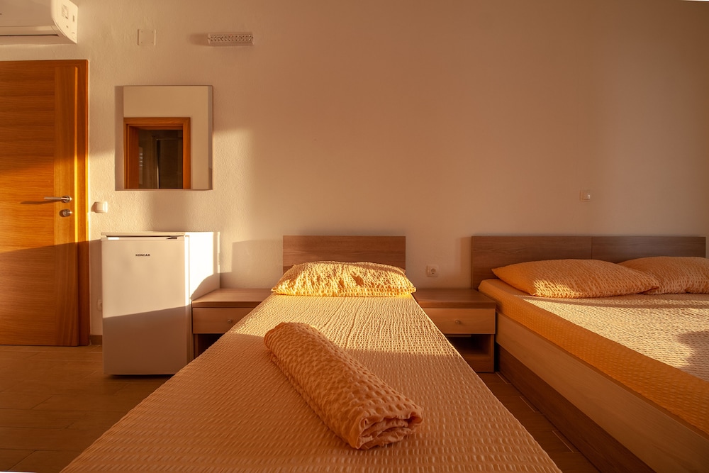 Studio, Sea View (4 Bed) photo 2