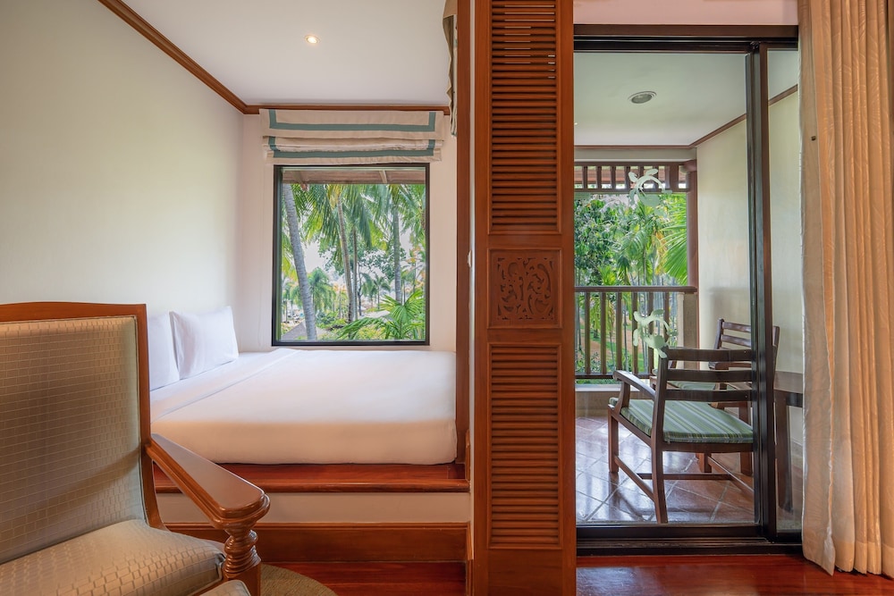 Family Room, 2 Double Beds, Garden View (Balcony) - Photo 10