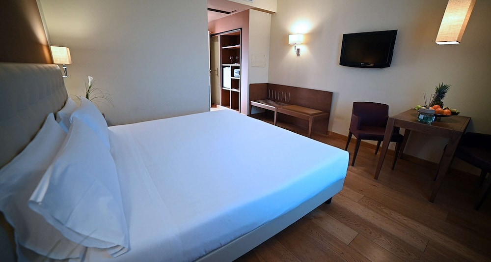 Classic Room, Multiple Beds - Photo 2