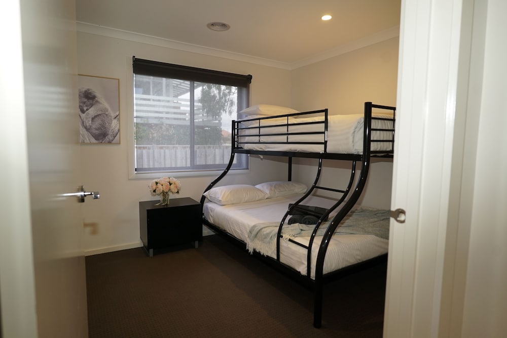 House, 3 Bedrooms, Ensuite, Garden View photo 1