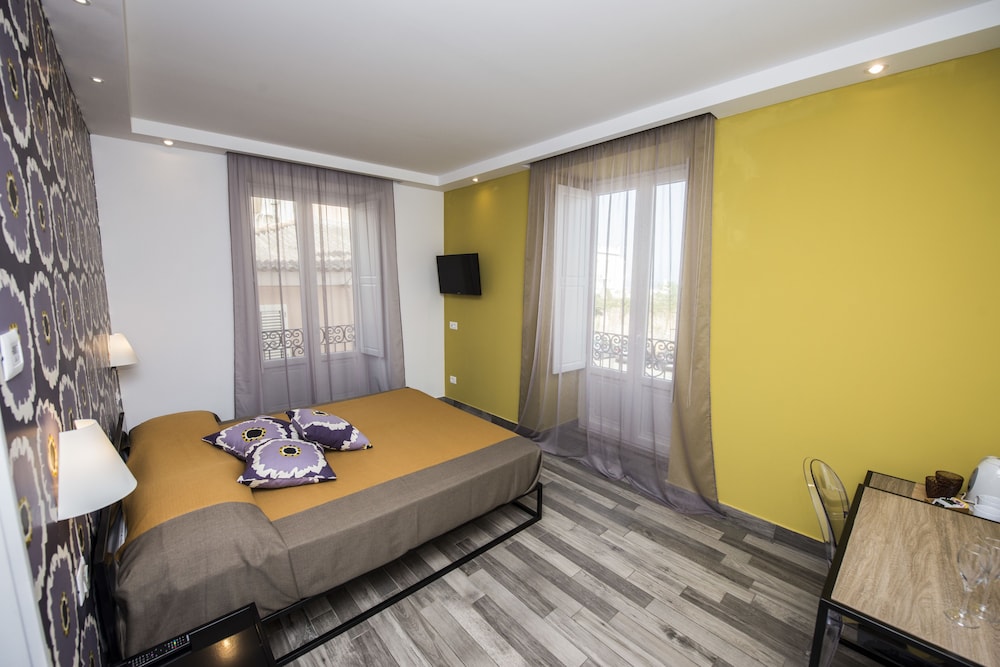 Deluxe Double Room photo 2