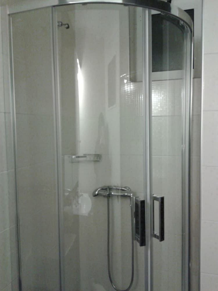 Economy Apartment, 2 Bedrooms (3 Persons) - Photo 12