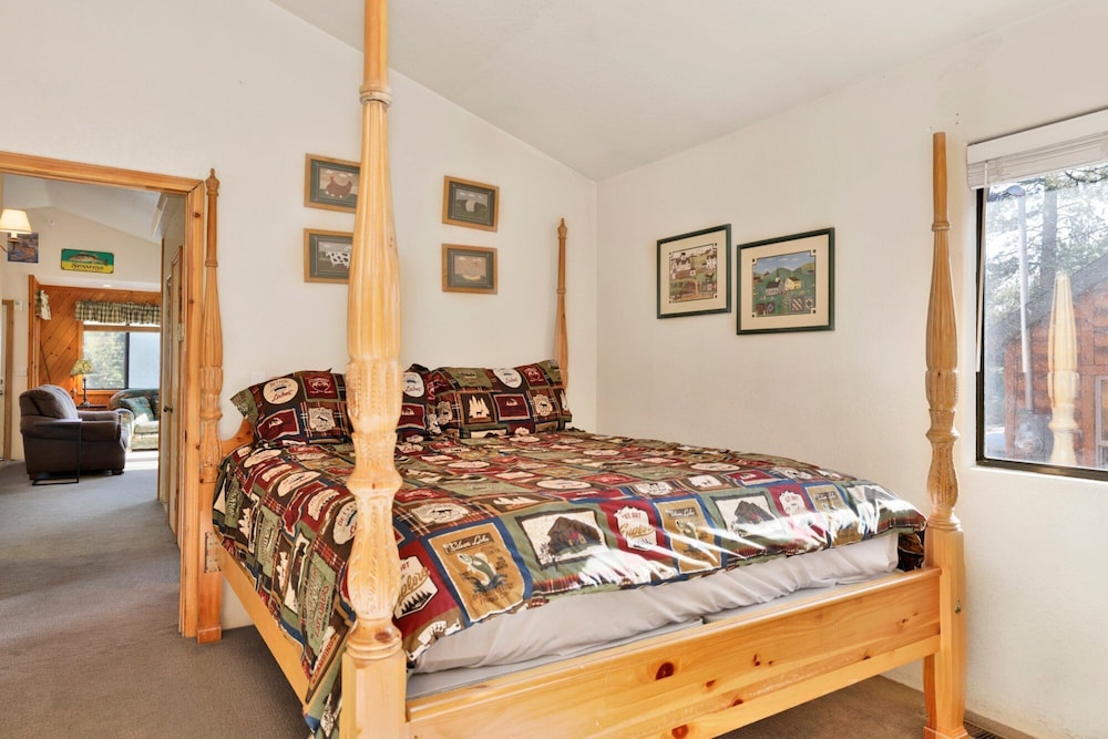 House, Multiple Beds, Hot Tub, Mountain View (379) photo 1