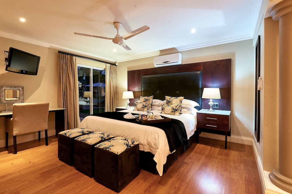 Manor Suite photo 2