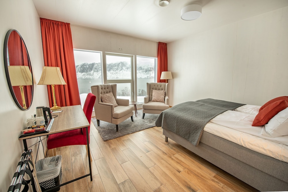Superior Room, 1 King Bed, Ocean View photo 2