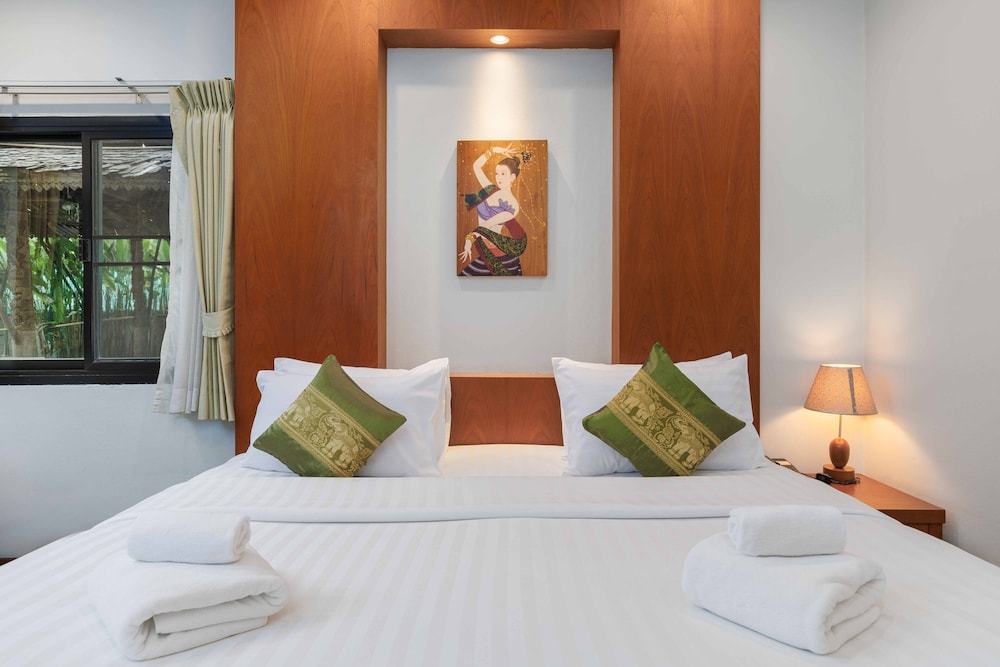Deluxe Room, 1 King Bed photo 3