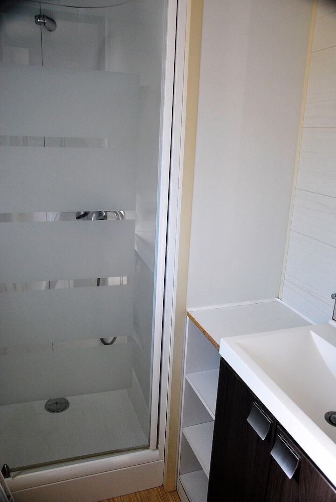 Classic Mobile Home, 3 Bedrooms photo 2