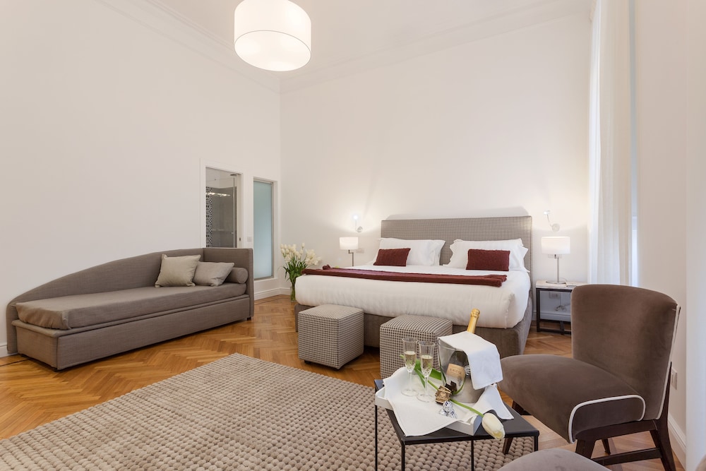 Deluxe Suite, 1 Bedroom, City View photo 3