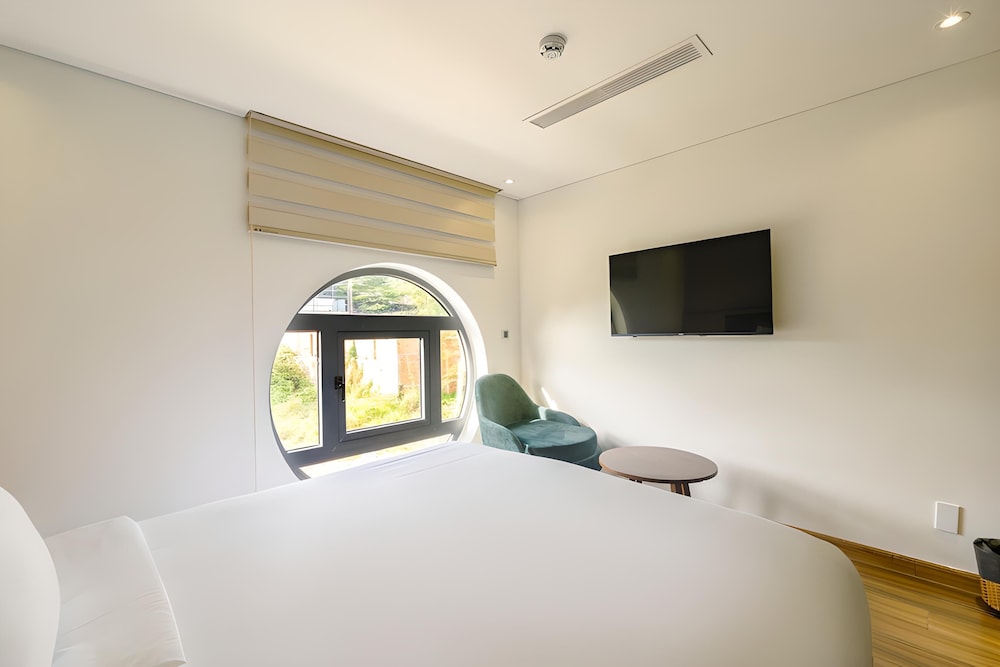 Deluxe Double Room, Garden View - Photo 2