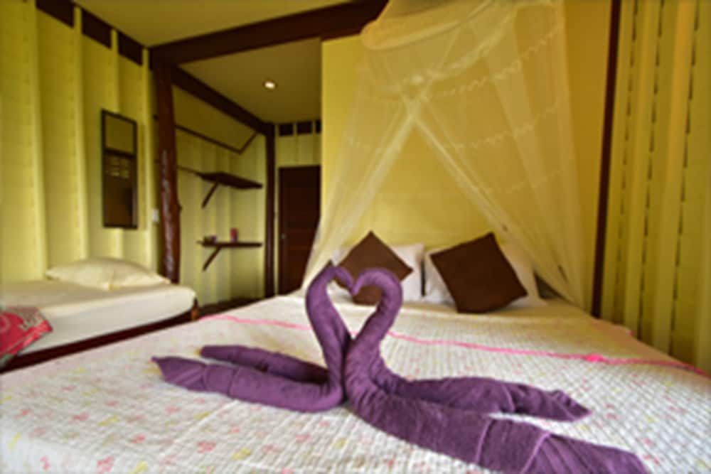 Deluxe Bungalow with Fan photo 2