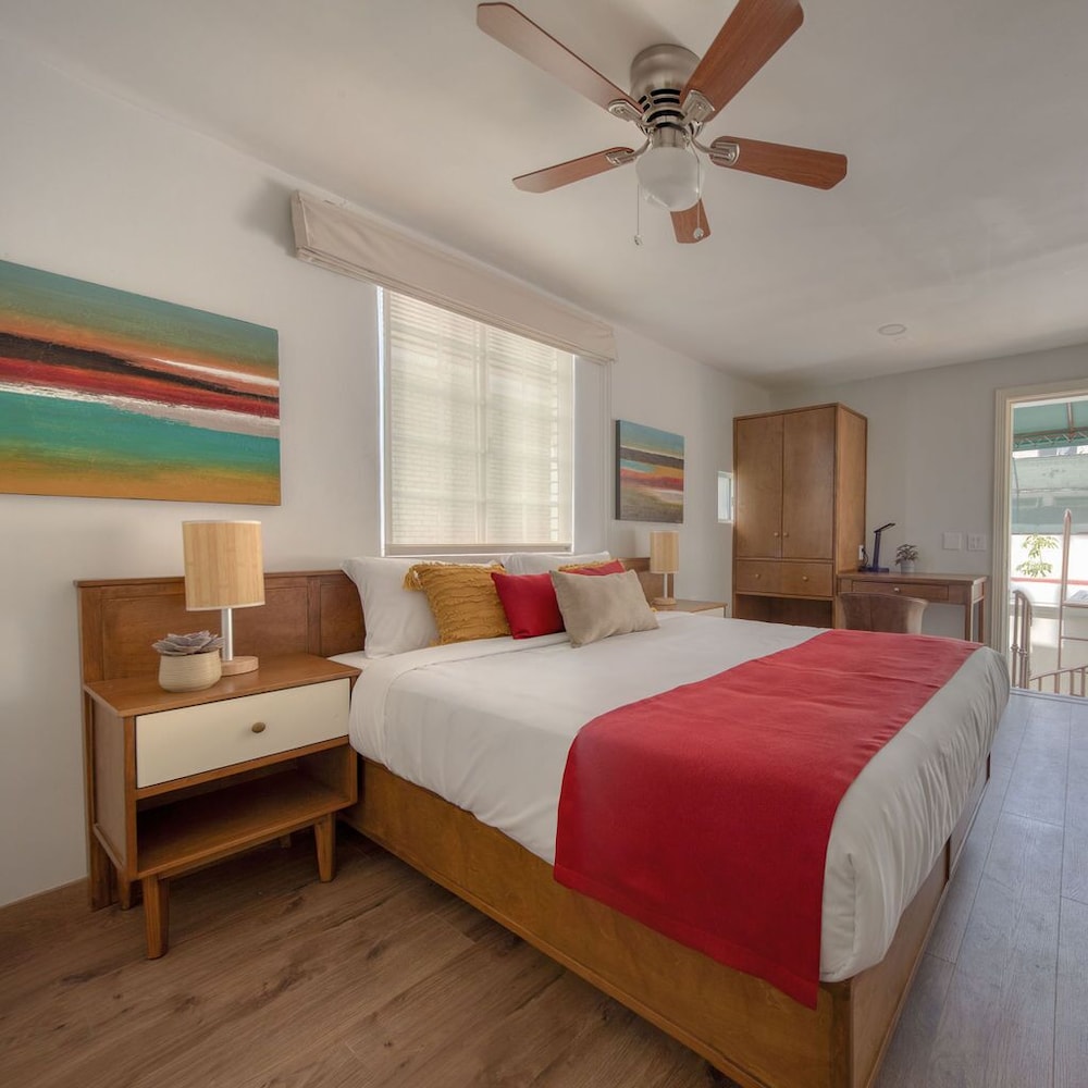 Superior Room, 1 Queen Bed photo 2