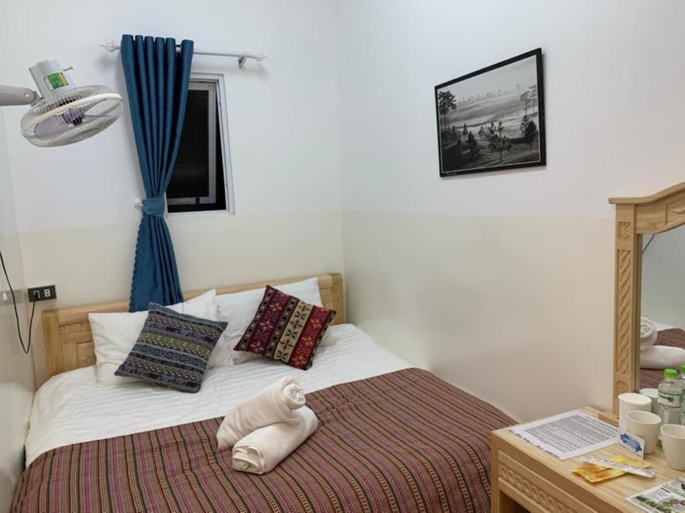 Economy Room