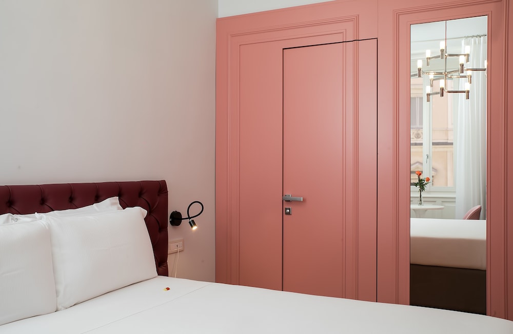 Deluxe Room thumbnail 5
