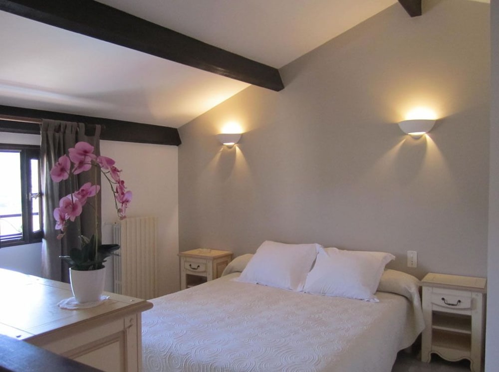 Independent Duplex Apartment With Closed South Facing Terrace, Sea And Pool View
