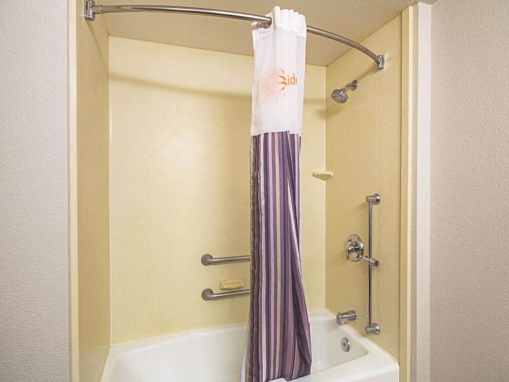 Suite, 1 King Bed, Accessible, Non Smoking (Mobility/Hearing, tub w grab bars) - Photo 3