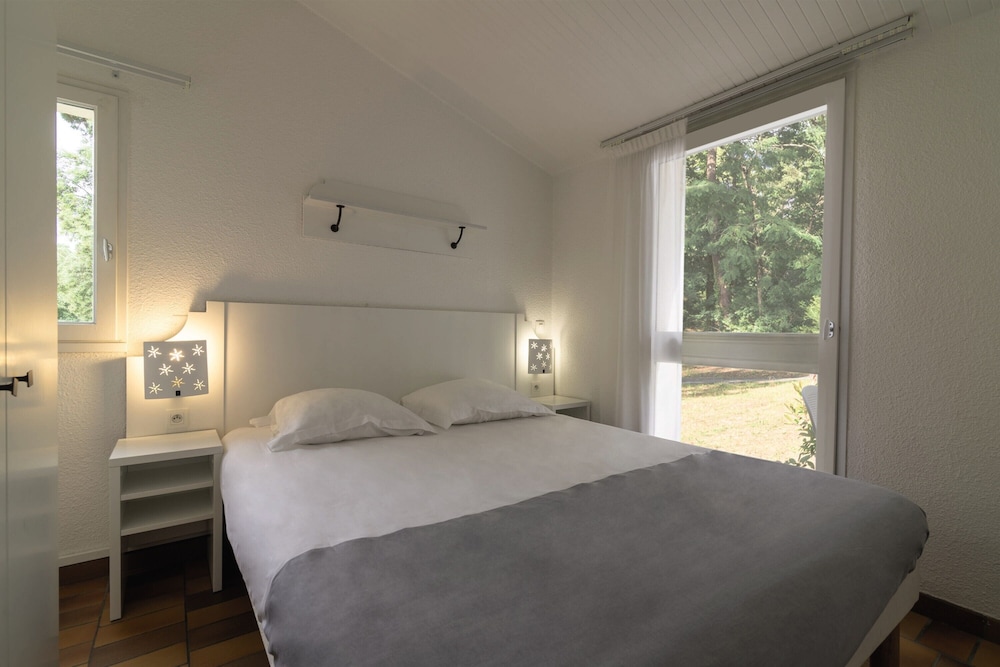 Standard Apartment, 2 Bedrooms, Terrace photo 1