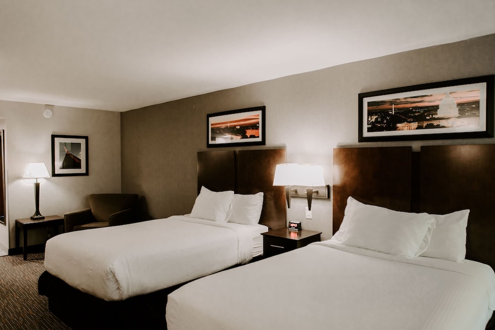 Standard Room, 2 Queen Beds - Photo 4