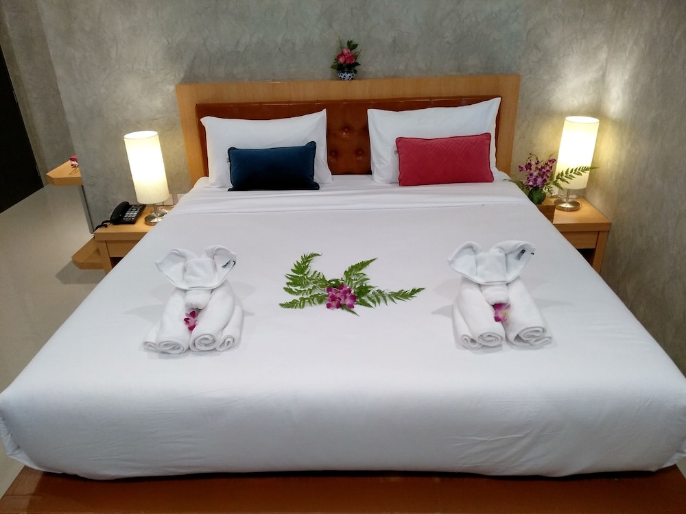 Deluxe Double Room, 1 King Bed, Balcony, Mountain View photo 3