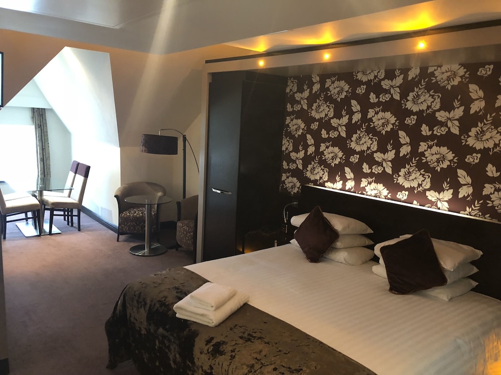 Superior Quadruple Room, 1 King Bed photo 2