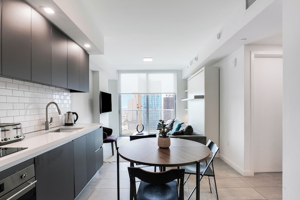 Deluxe Condo, 1 Bedroom, City View photo 3
