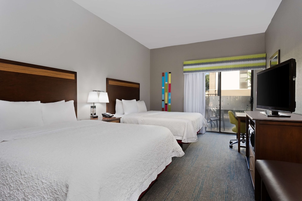 2 Queen Beds Study with Patio - Photo 2