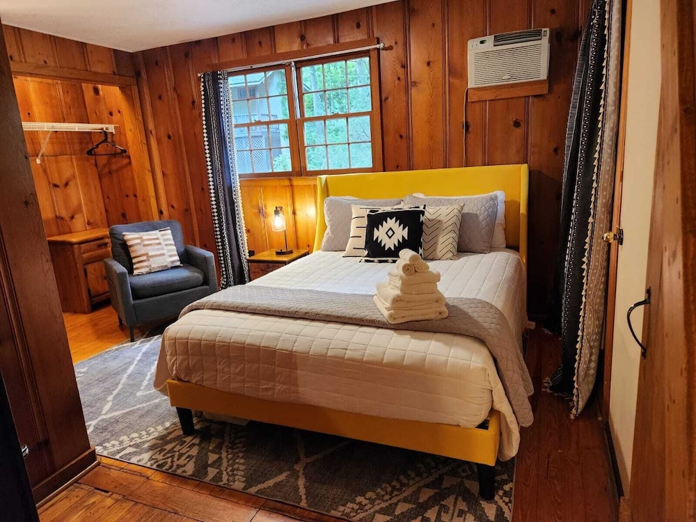 Classic Room, 1 Queen Bed, Patio, Ground Floor