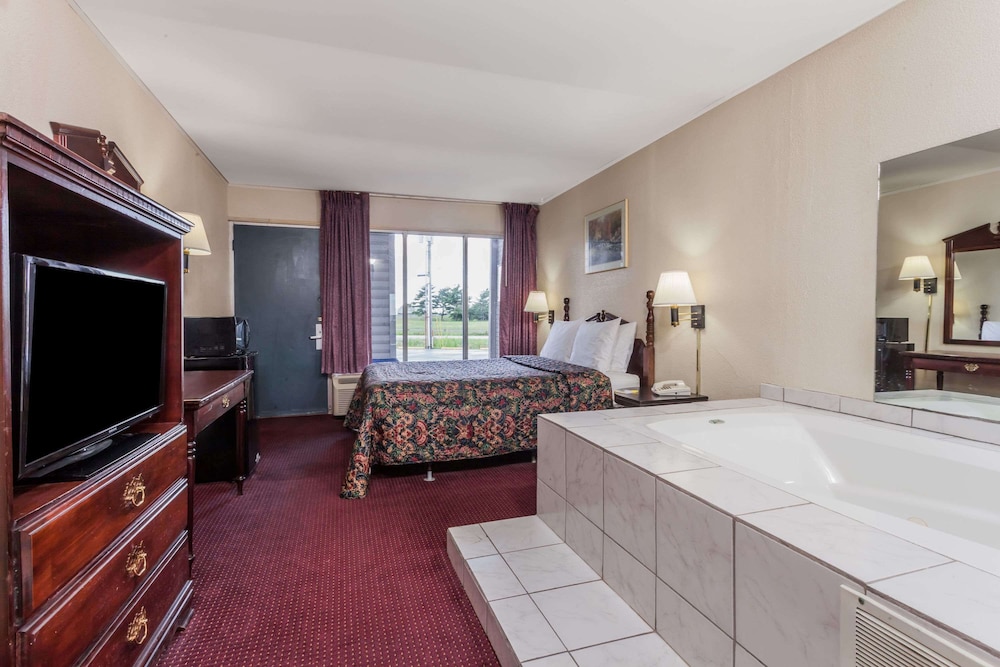 Studio Suite, 1 King Bed, Non Smoking - Photo 1