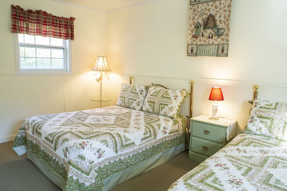 Holly Traditional Cottage, 1 Bedroom, Mountain View photo 1