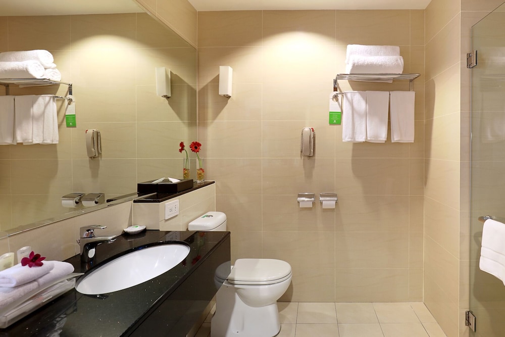 Standard Room, 2 Twin Beds, City View - Photo 6