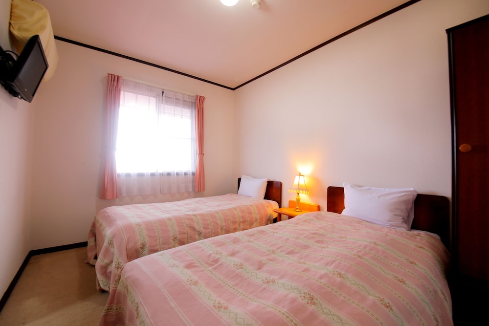 Traditional Twin Room, Non Smoking, Annex Building (2 Beds and 1 Futon, Japanese-style) photo 2