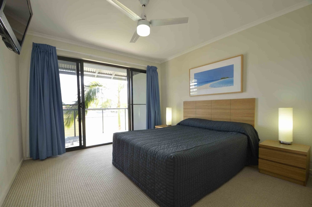 Two Bedroom Townhouse - Photo 7
