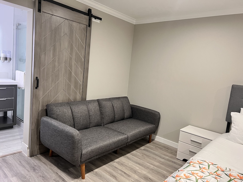 Luxury Room, 1 King Bed, Non Smoking, Jetted Tub