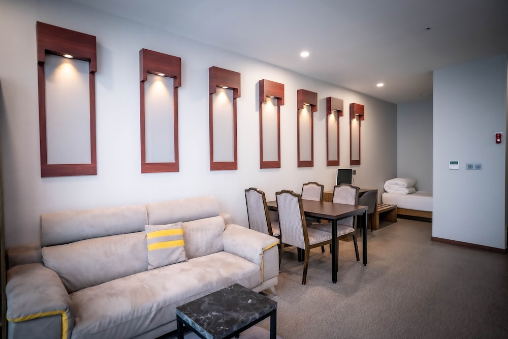 Family Room - Photo 8