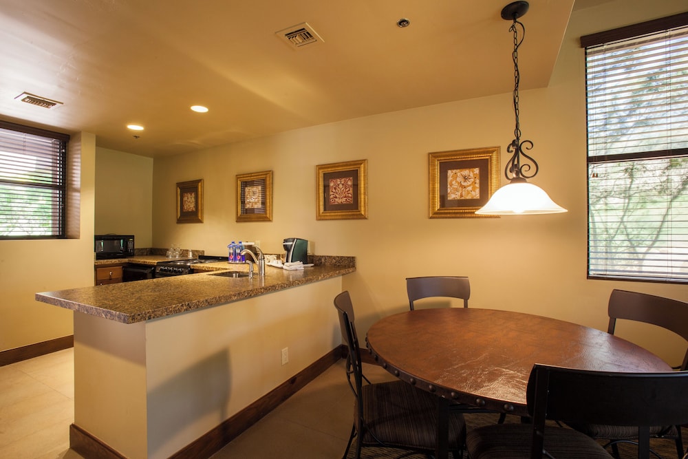 Room, 2 Queen Beds, Mountain View - Photo 3