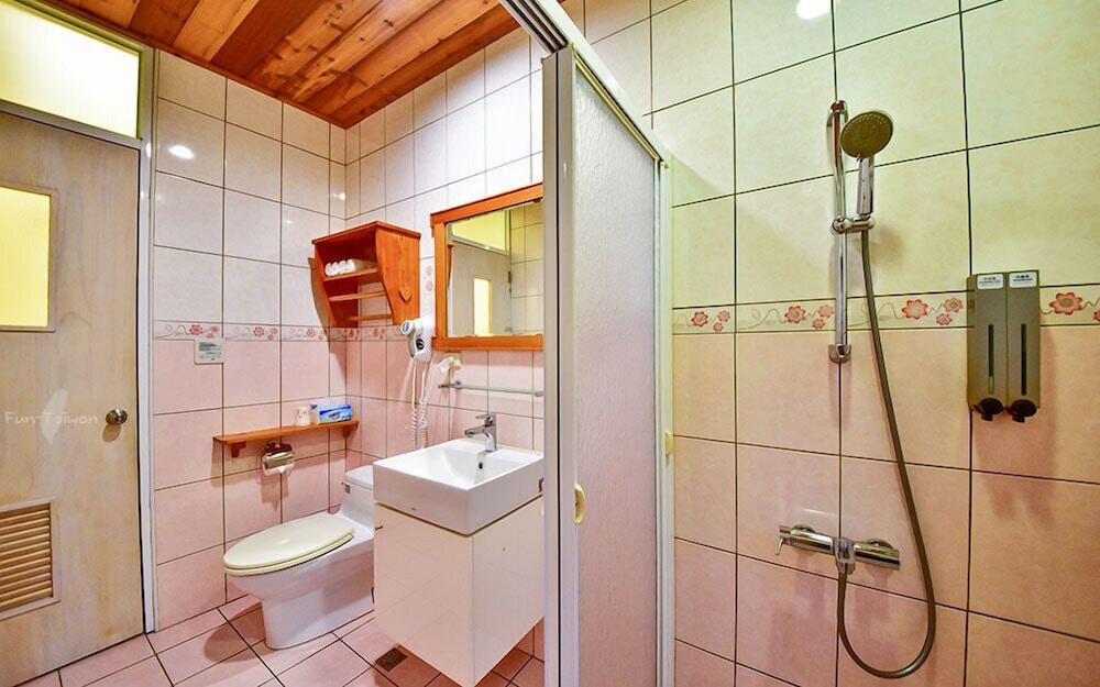 Deluxe Quadruple Room (201) photo 3