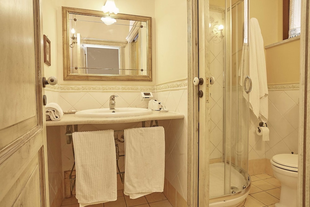 Luxury Suite, Multiple Beds - Photo 6