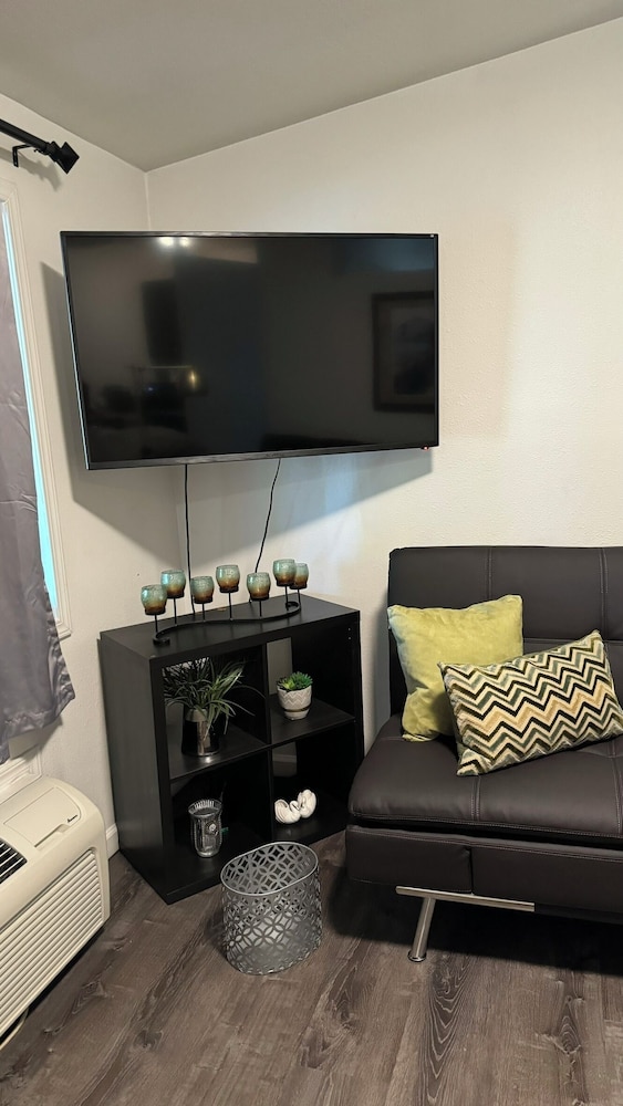 Deluxe Studio Suite photo 3