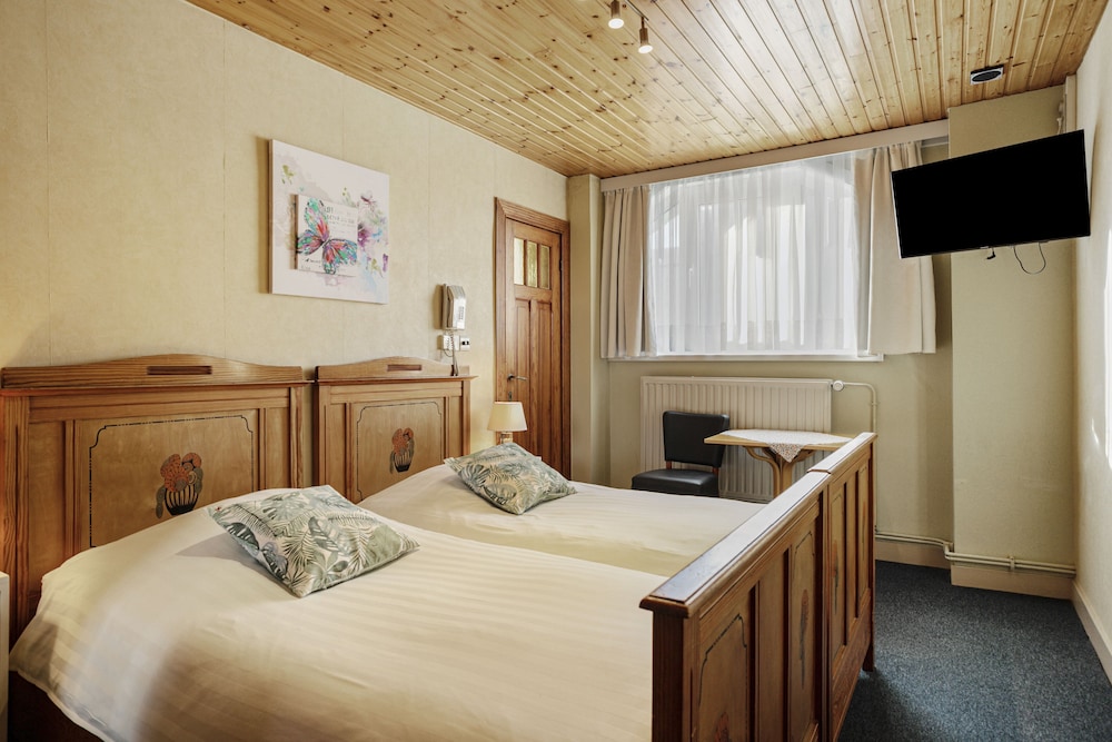 Basic Double Room, 2 Twin Beds photo 2