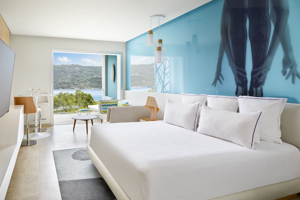 Xhale Club Junior Suite Ocean View King