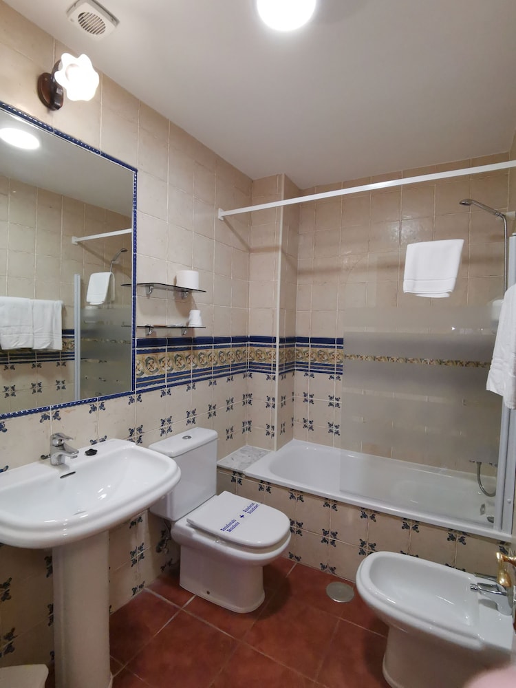 Economy Double Room - Photo 2