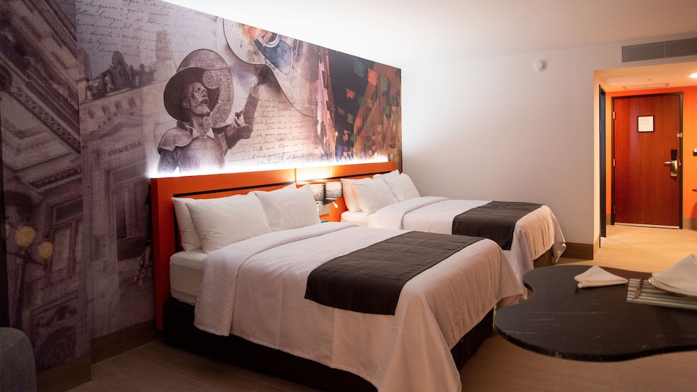 Standard Room, 2 Queen Beds - Photo 2