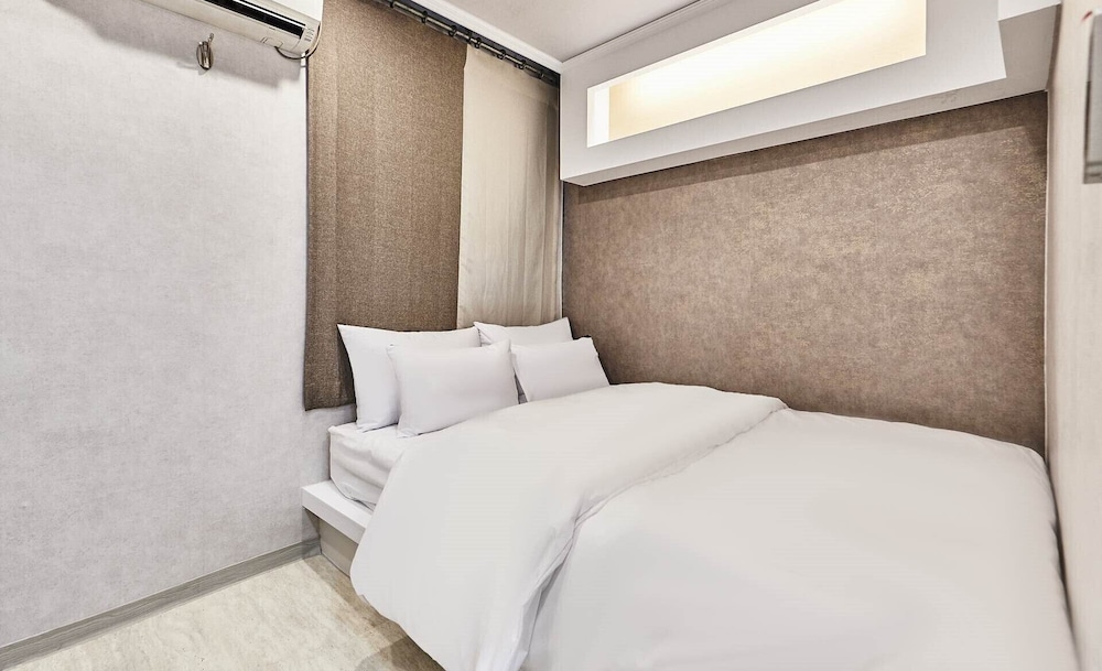 Standard Double Room (Friday,Saturday,Sunday- Check-in 8pm)