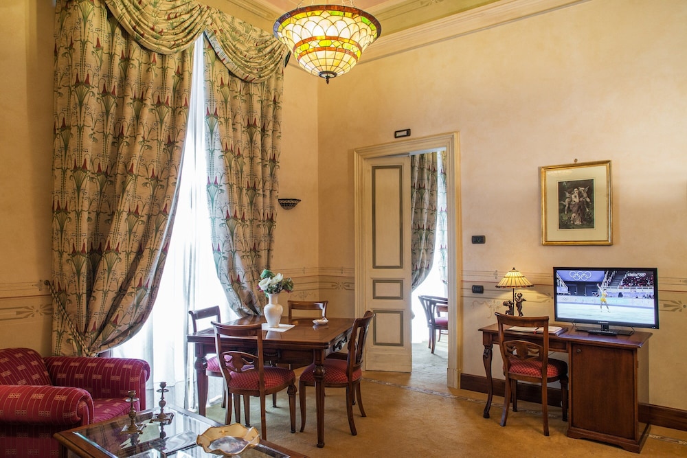 Suite - Photo 3