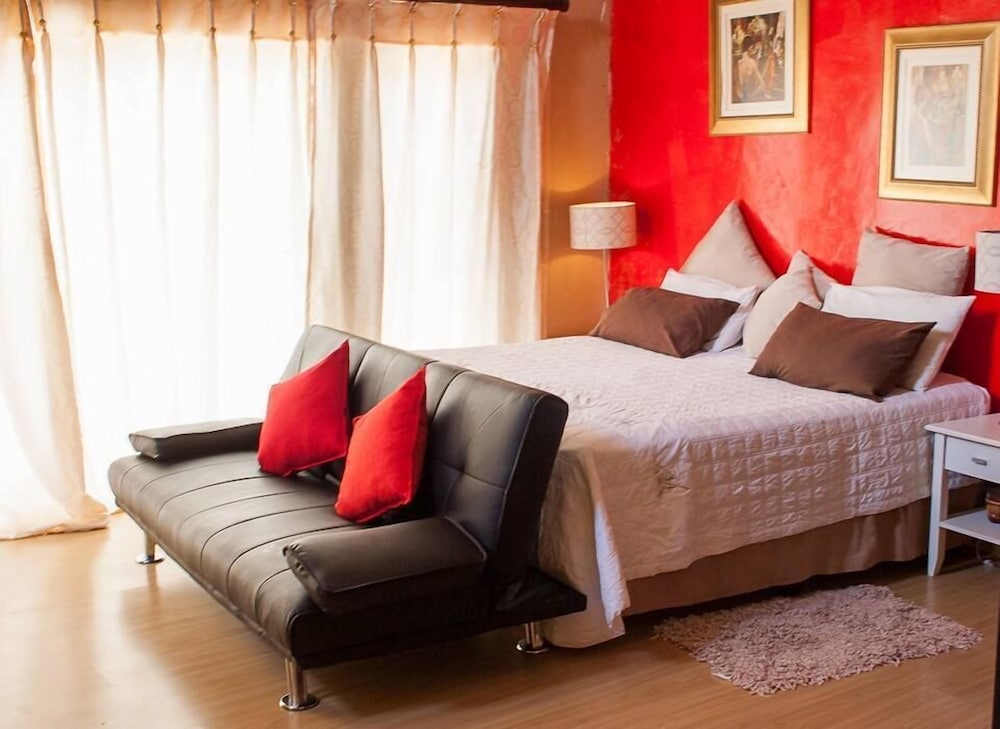 Double Room (Red) photo 1