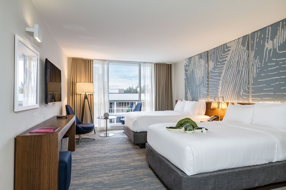 Room, 2 Double Beds, Partial Ocean View, Beachside (Stunning Partial Ocean View Two Beds)
