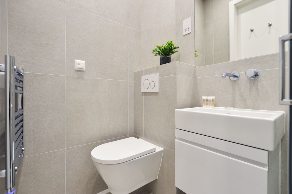 Lower Ground Floor Studio Apartment photo 2