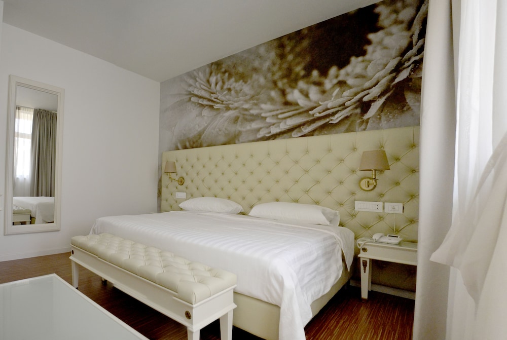 Comfort Double Or Twin Room, City View photo 1